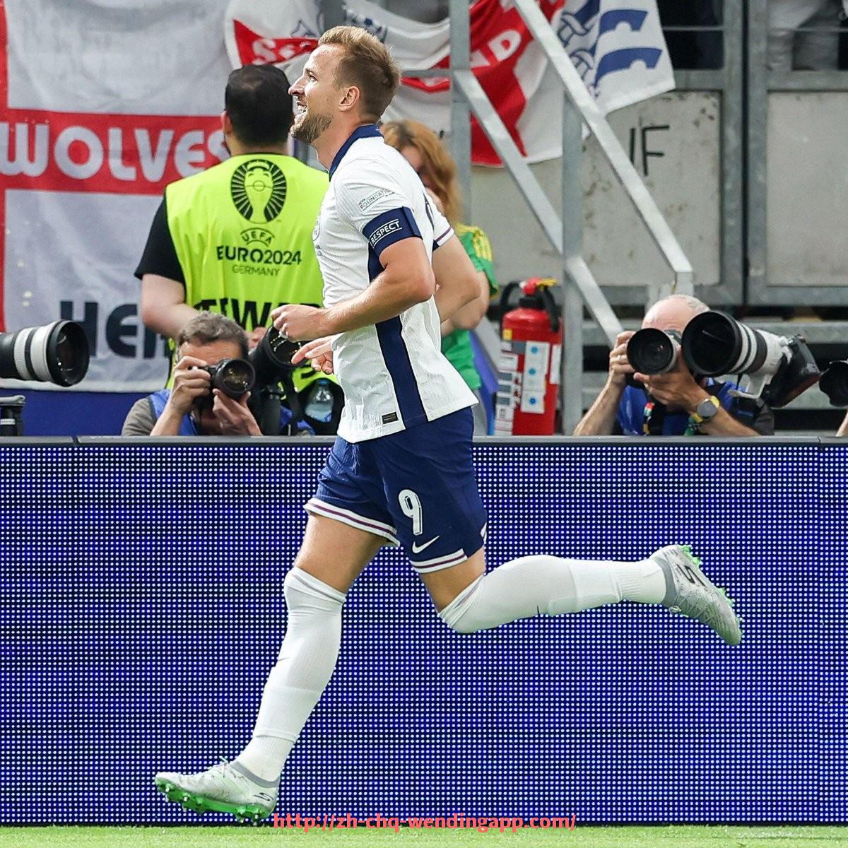 问鼎娱乐官网-西班牙籍球员最多的英超球队及球队阵容解析