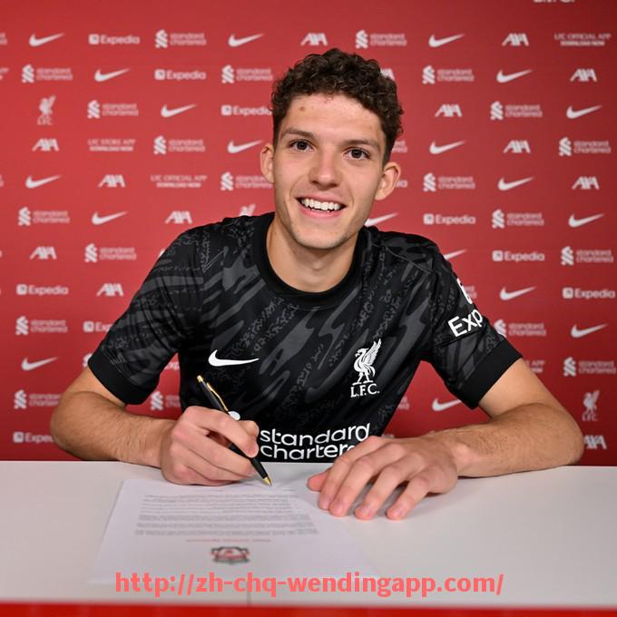 问鼎娱乐官网-《德甲球队老板财富状况对比与俱乐部运营影响分析》